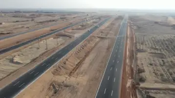 افتتحها السيسي اليوم.. النقل تنشر تفاصيل المرحلة الثانية من تطوير وتوسعة طريق الصعيد الصحراوي الغربي