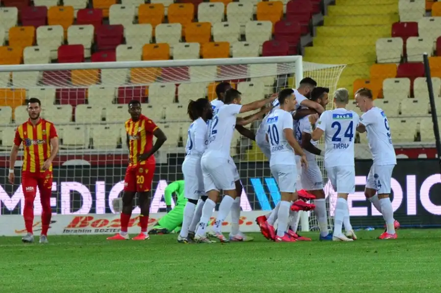 قاسم باشا يعبر أنطاليا بثلاثية في الدوري التركي