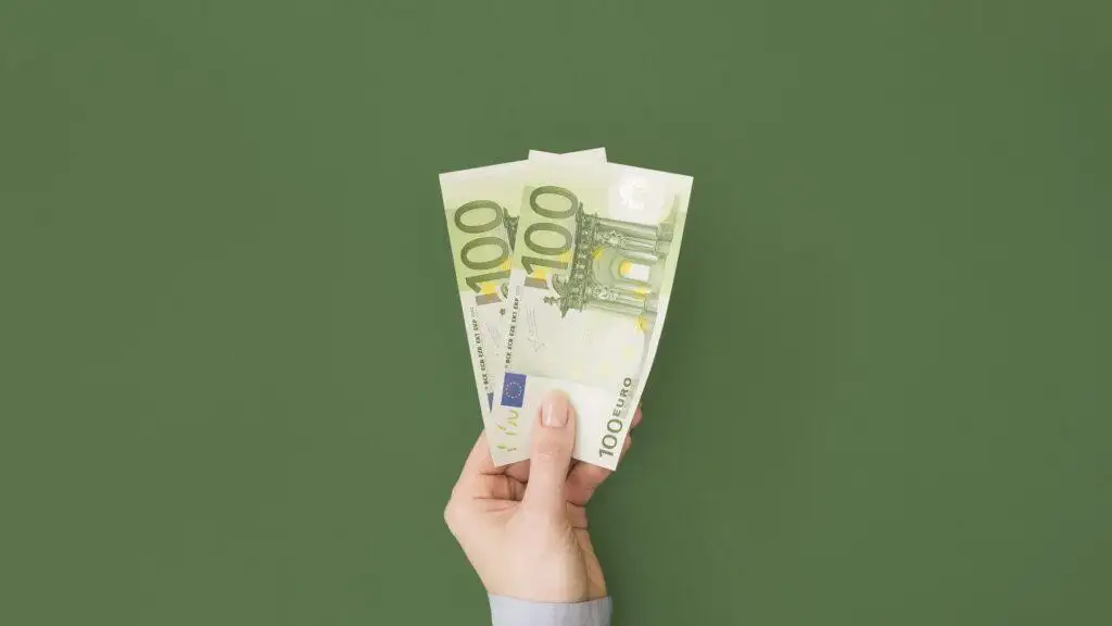 سعر اليورو اليوم الثلاثاء 7-3-2023 في بداية التعاملات