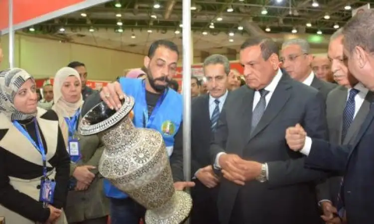وزيرا التنمية المحلية والبيئة يفتتحان جناح «أيادي مصر» بمعرض القاهرة الدولي بمدينة مصر