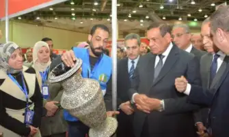 وزيرا التنمية المحلية والبيئة يفتتحان جناح «أيادي مصر» بمعرض القاهرة الدولي بمدينة مصر