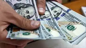 خبير: ارتفاع الفائدة يؤثر على أسعار المنتجات المقَيّمة بالدولار