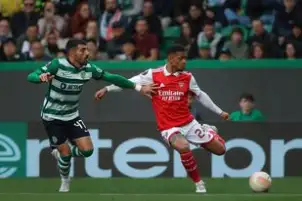 النيران الصديقة تنقذ أرسنال أمام سبورتنج لشبونة بالدوري الأوروبي