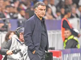 مدرب سان جيرمان يكشف موقف ميسي بعد الخروج من دوري الأبطال