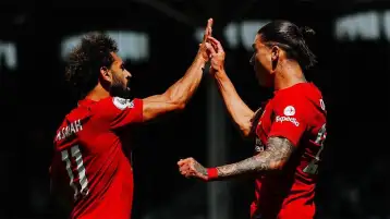 نجم ليفربول يمدح صلاح