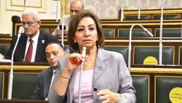 طلب إحاطة بشأن نقص اللافتات المرورية الاسترشادية بالطرق والمحاور