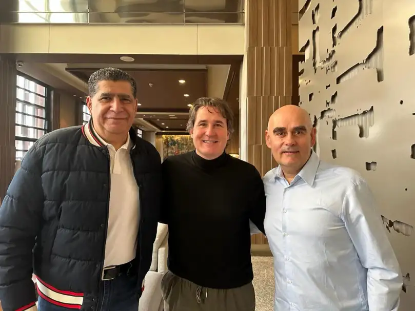 رسميًا.. باستور يوقع عقود تدريبه لمنتخب اليد لمدة عام