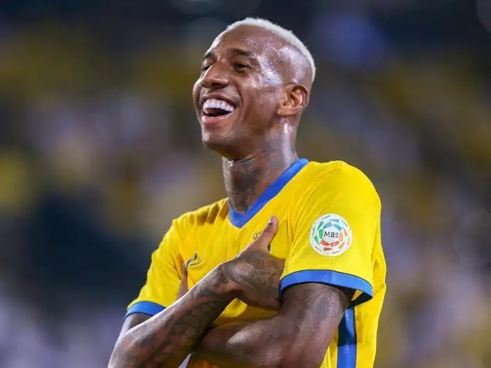 تاليسكا يرفض التعليق على أنباء رحيله عن النصر السعودي