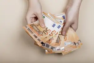 سعر اليورو اليوم الثلاثاء 21-3-2023 ببداية التعاملات في البنوك المصرية
