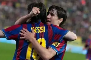 لاعب برشلونة السابق يعلن اعتزاله كرة القدم