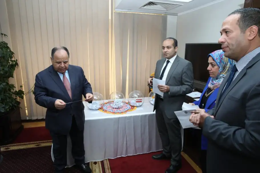 معيط يشهد إجراء قرعة الحج بين العاملين بوزارة المالية