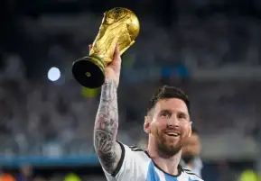 ميسي: لطالما حلمت بلحظة الاحتفال مع الأرجنتين بكأس العالم