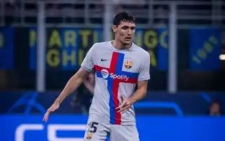 إصابة مدافع برشلونة خلال التوقف الدولي