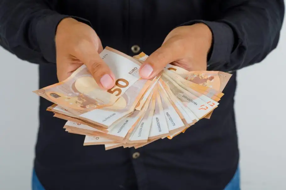 سعر اليورو اليوم السبت 25-3-2023 أمام الجنيه المصري في ثالث أيام رمضان