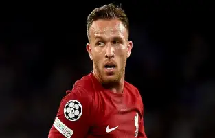 ليفربول يتخذ قرارًا بالاستغناء عن لاعبه البرازيلي