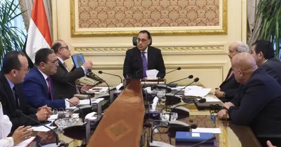 مدبولي يلتقي مسئولي شركة مودرن للتنمية والاستثمار لبحث عدد من الفرص الاستثمارية في القطاع المالي