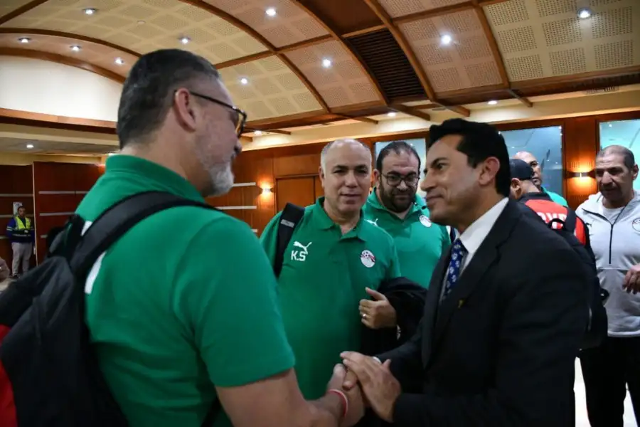 وزير الرياضة يستقبل المنتخب الأوليمبى بمطار القاهرة بعد التأهل إلى كأس الأمم الإفريقية
