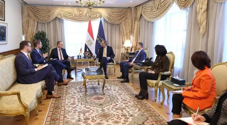 وزير الاتصالات يبحث مع سفير ألمانيا بالقاهرة تعزيز التعاون بين البلدين