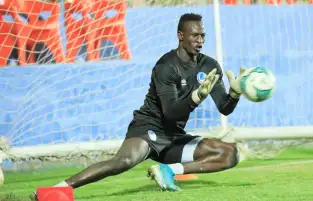 الهلال السوداني يحفز حارسه أبو عشرين قبل مواجهة الأهلي