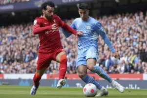 أرسنال ينتظر هدية ليفربول أمام سيتي للاقتراب من لقب الدوري الإنجليزي