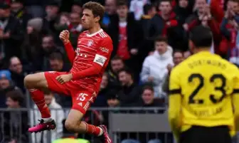 بايرن ميونخ يقسو على دورتموند برباعية وينتزع صدارة الدوري الألماني