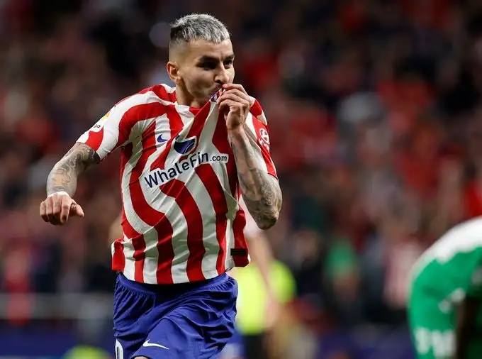 أتلتيكو مدريد يقتنص فوزا صعبا أمام بيتيس في الدوري الإسباني