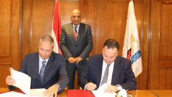 بعد نزاع استمر 12 عاما.. وزير قطاع الأعمال يشهد توقيع اتفاق بين «النيل لحليج الأقطان» و«القابضة للتشييد والتعمير»
