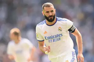 تقارير.. بنزيما ينتقل إلى اتحاد جدة حتى صيف 2025