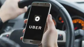 أوبر ترفع أسعار رحلاتها إلى مطار القاهرة