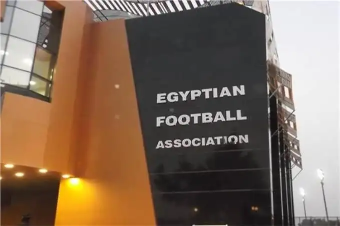 طاقم تحكيم مصري يدير مباراة الأهلي وبيراميدز بنهائي الكأس