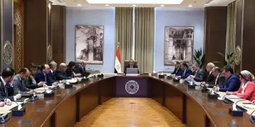 رئيس الوزراء يعقد اجتماعا لبحث سُبل النهوض بالمناطق الاستثمارية والصناعية