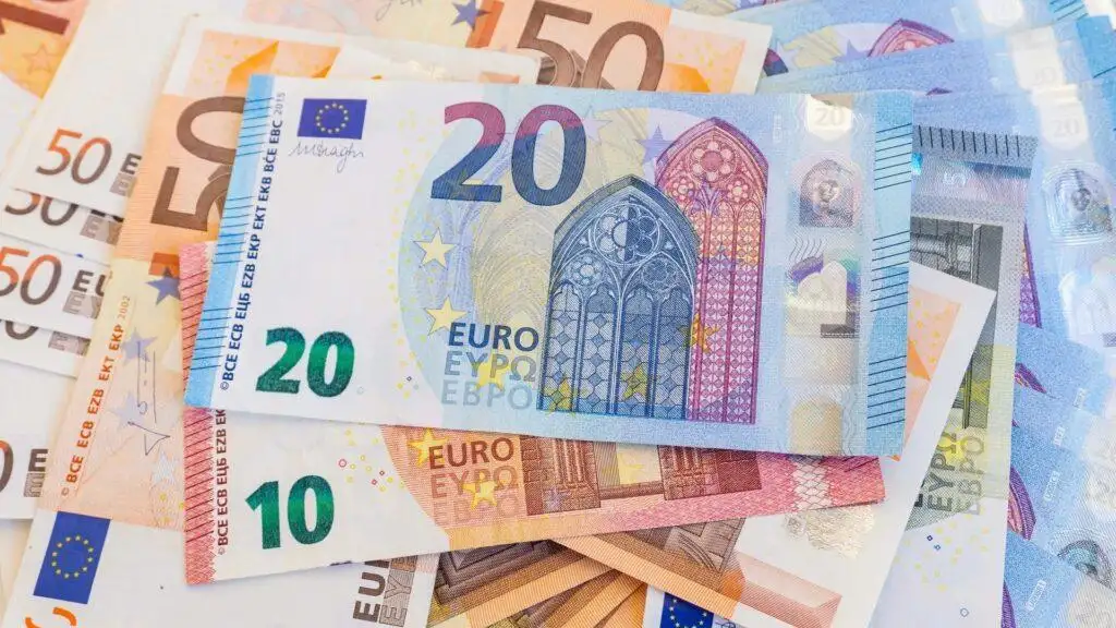 سعر اليورو اليوم الإثنين 17-4-2023 مقابل الجنيه المصري