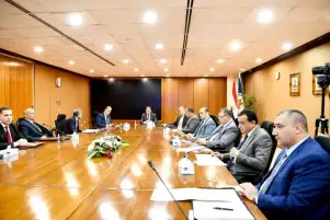 وزير البترول يتابع خطط تنفيذ تحسين الإنتاج بشركات الصحراء الغربية
