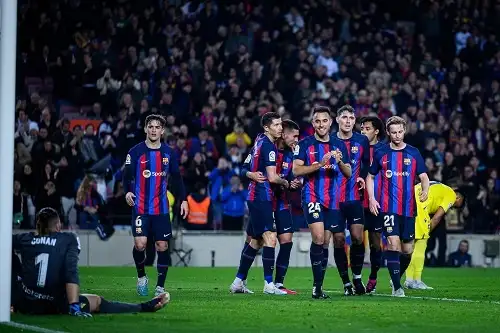 عودة دي يونج وبيدري في قائمة برشلونة لمواجهة أتلتيكو مدريد