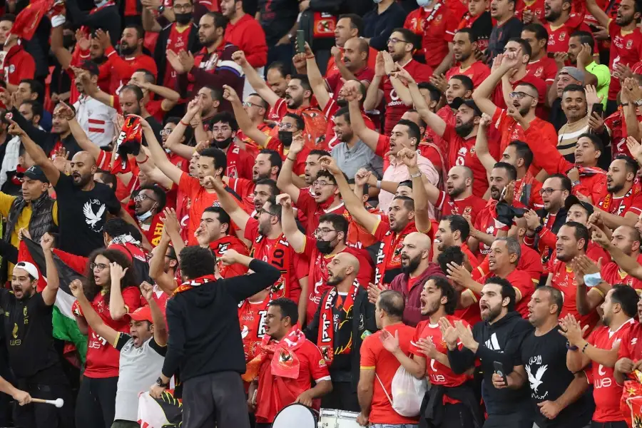 جماهير الأهلي تهاجم الحكم السوداني محمود إسماعيل