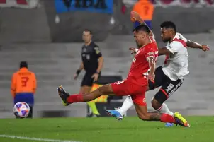 ريفر بليت يعزز موقعه في صدارة الدوري الأرجنتيني بالفوز على إنديبندينتي