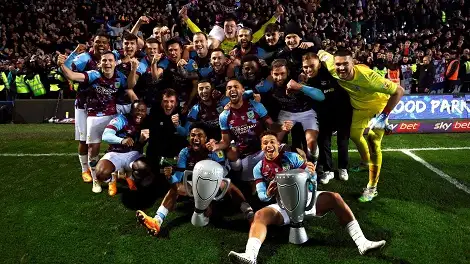 بيرنلي يتوج بدوري الشامبيونشيب