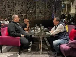 عضو مجلس إدارة الرجاء يطمئن على بعثة الأهلي في المغرب