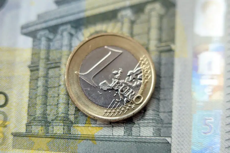 سعر اليورو اليوم الخميس 27-4-2023 مقابل الجنيه في بداية التعاملات