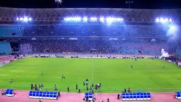 كاف يمنح الترجي مهلة أخيرة للسيطرة على الاشتباكات في مباراة شبيبة القبائل