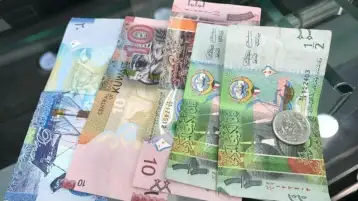 سعر الدينار الكويتي اليوم الإثنين 1-5-2023 مقابل الجنيه بمستهل التعاملات بالبنوك