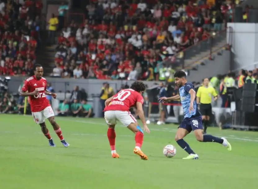الخطيب يهنئ لاعبي الأهلي بعد التتويج بكأس السوبر