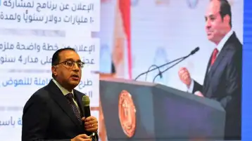 رئيس الحكومة: نمضي بخطى ثابتة وأهداف محددة لمواجهة الأزمات بتوجيهات الرئيس السيسي