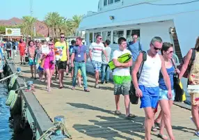 خبراء: انتعاش السياحة وعودة الحركة الوافدة لطبيعتها الحل الأسرع لأزمة نقص العملة الأجنبية