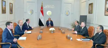 السيسي يؤكد حرص مصر على توفير المناخ الملائم لجذب وزيادة الاستثمارات بجميع القطاعات لاسيما البترول والغاز