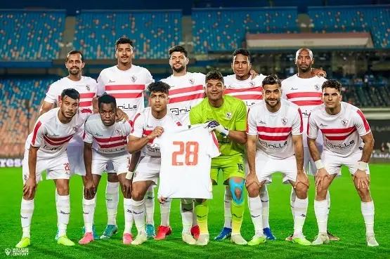 لاعبو الزمالك يدعمون الونش خلال مواجهة أسوان