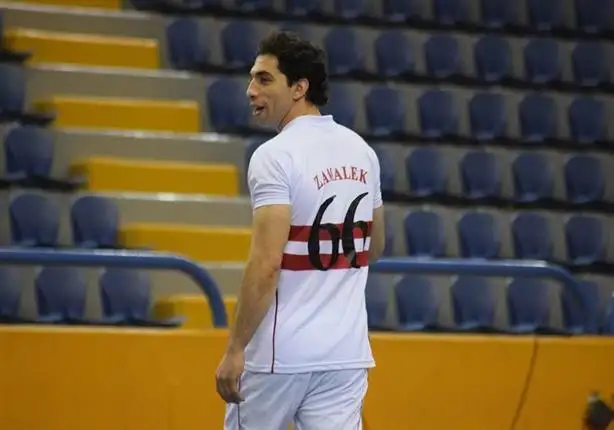 مدرب يد الزمالك يكشف حقيقة اعتزال أحمد الأحمر