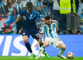 مدافع لايبزيج يعلق على أنباء انتقاله إلى ريال مدريد