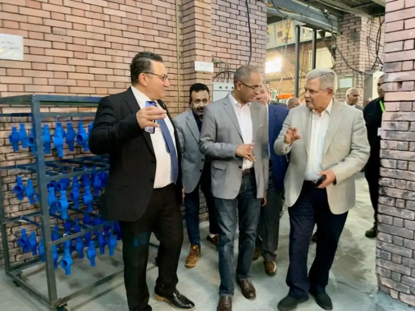 نائب وزير الاسكان لشؤن البنية الاساسية يزور المنطقة الصناعية بالقاهرة الجديدة ويتفقد أحد مصانع إنتاج العدادات