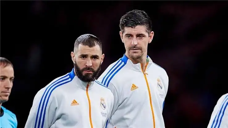 كورتوا: رحيل بنزيما عن ريال مدريد أمر مؤسف